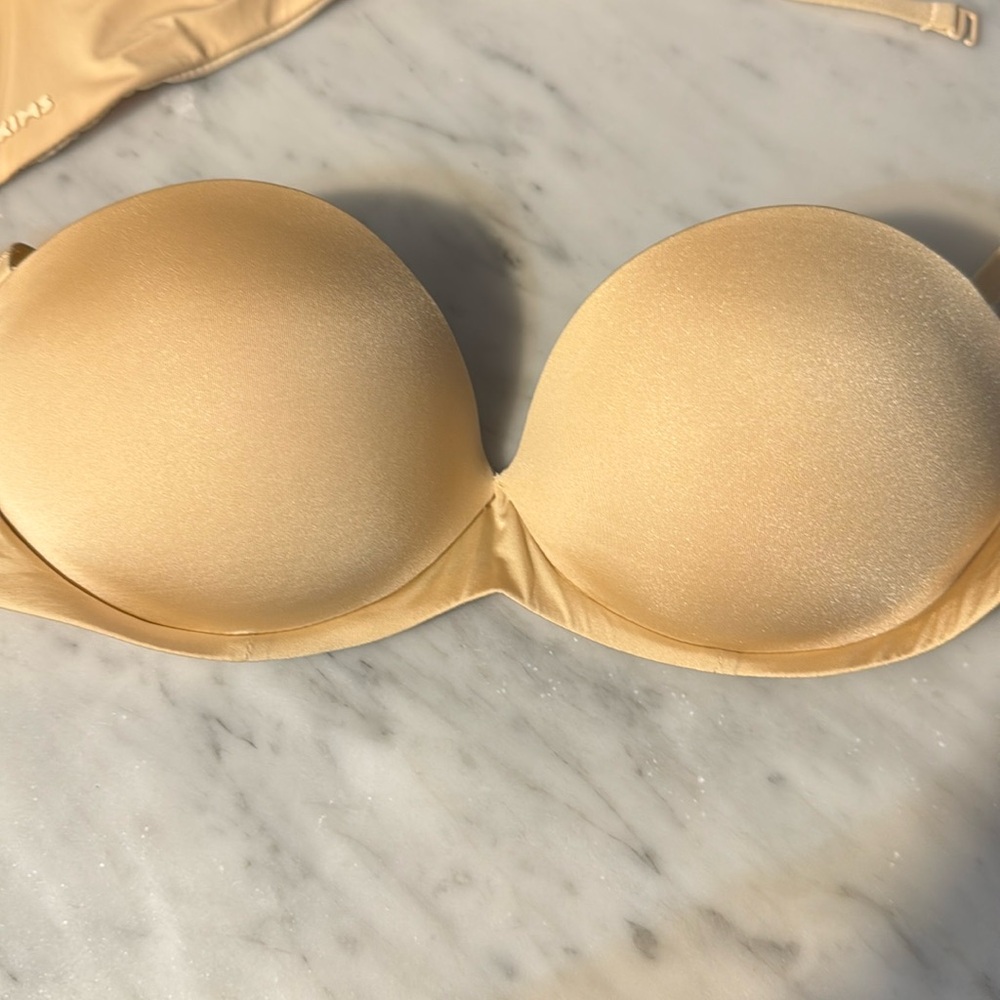 SKIMS ULTIMATE STRAPLESS PUSH-UP BRA - Picture 7 of 14